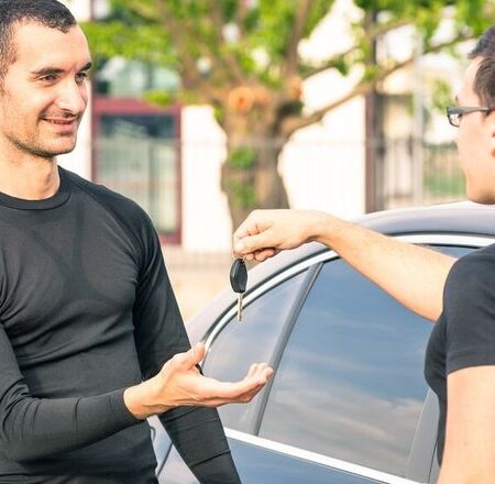 Более трети россиян считают, что черный автомобиль перепродавать выгоднее