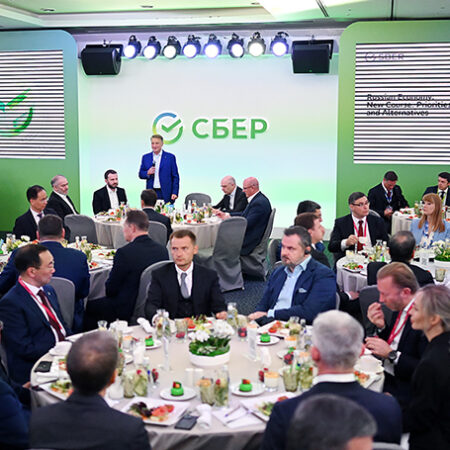 Дискуссия на завтраке Сбера на ПМЭФ: экономика в условиях высокой неопределенности
