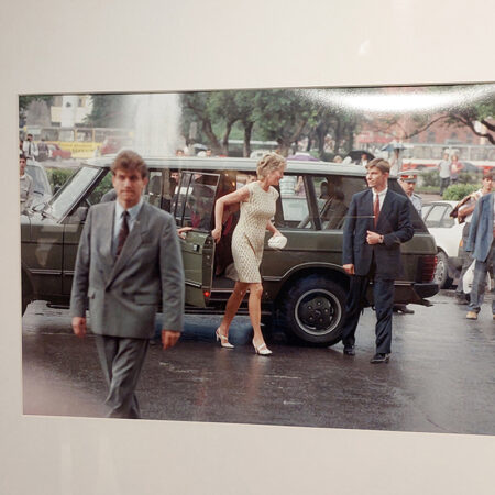 Выставка Юрия Феклистова: Вспоминая яркие 90-е с Татьяной Юмашевой и Еленой Ростропович