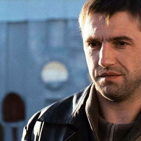 Вдовиченков снимается в криминальной комедии, играя бандита с тревогой