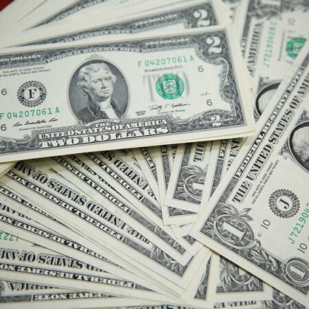 Экономист Дроздов: Пользуйтесь дешевым долларом