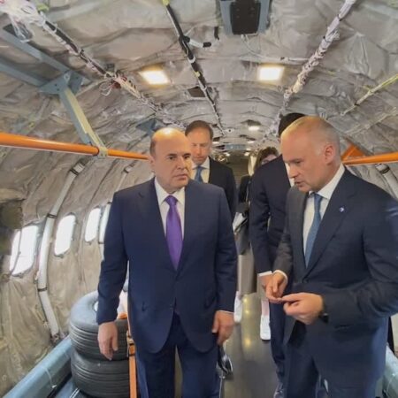 Мишустину представили региональный самолет Ил-114-300 в Екатеринбурге