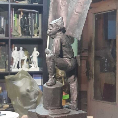 Начальника Чукотки доставили в Псков и отправят в Анадырь: кинокомедия о героях гражданской войны будет увековечена в скульптуре