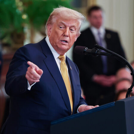 Трамп анонсировал новые пошлины для 150 стран: эксперты предупреждают о риске глобального торгового хаоса