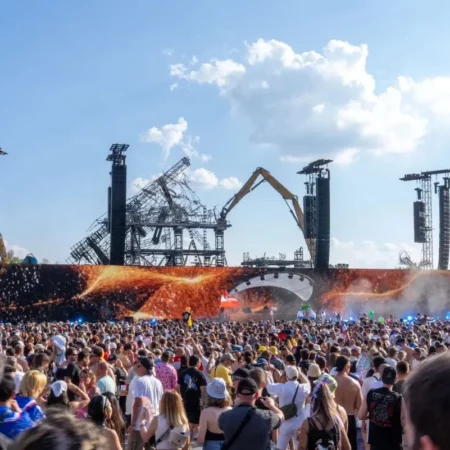 Главная сцена фестиваля Tomorrowland 2025 сгорела за считанные часы до открытия