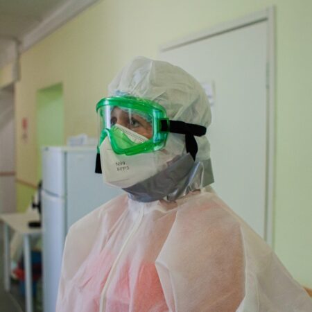 Пандемия COVID-19: Неожиданное ускорение старения мозга