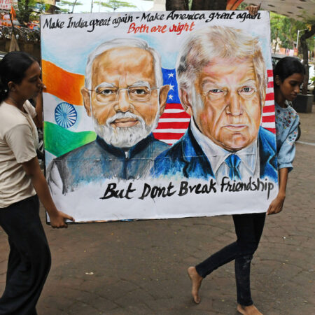 США ввели 50-процентные пошлины на индийские товары из-за торговли с Россией: последствия для экспорта нефти