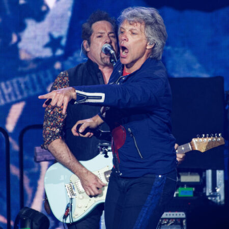 Bon Jovi опровергли слухи об уходе барабанщика Тико Торреса