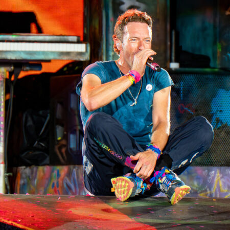 Coldplay бросают грандиозный вызов Тейлор Свифт на музыкально-финансовой арене