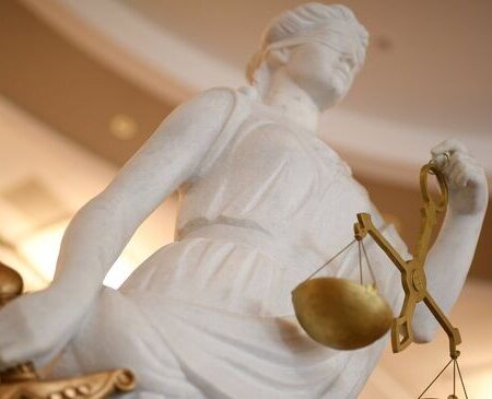 Юрист Елена Браун разъяснила ответственность за дискредитирующие интернет-стикеры