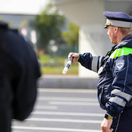 Депутат Леонов: Водительские права будут отзывать при выявлении опасных заболеваний