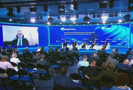 Пленарная сессия клуба «Валдай» стартовала в Сочи с участием президента Путина