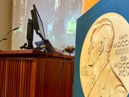 Нобелевский комитет не смог сообщить лауреату о присуждении премии