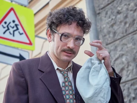 Антон Хабаров вновь примерил образ Казановы и столкнулся с мошенниками на съемках