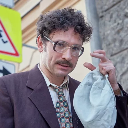 Антон Хабаров вновь примерил образ Казановы и столкнулся с мошенниками на съемках