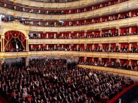 Отец Илона Маска восхитился красотой Большого театра