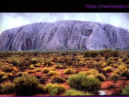 Австралия: Необычайно сильные дожди вызвали водопады на Улуру