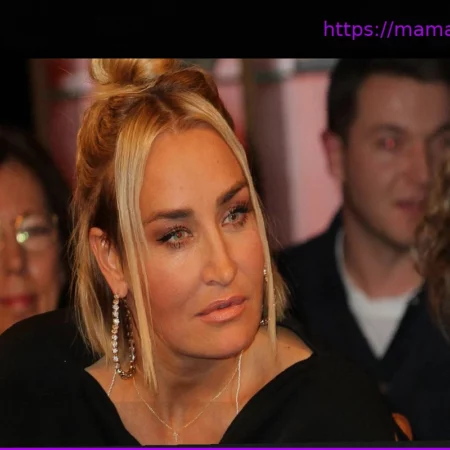 Сара Коннор: Пишет мрачные строки, которые никто не должен читать