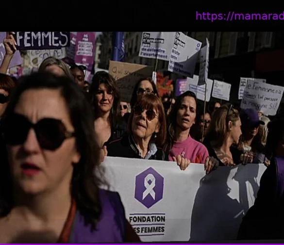 Тысячи выходят на марш в Париже за права женщин во главе с пережившей изнасилование Жизель Пелико