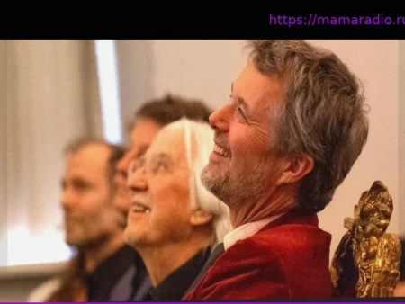 Король Фредерик Датский восхитил поклонников смелым образом в красном бархатном костюме