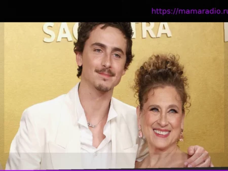 Ожерелье Тимоти: Фаны подозревают тайное любовное послание Кайли