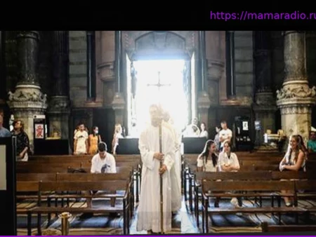 «Ощущение внутренней пустоты»: Ежегодно тысячи взрослых во Франции принимают католическое крещение