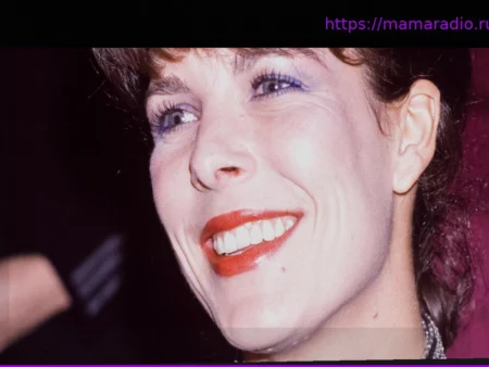 От стиля хиппи до боб-каре: преображение причесок Каролины Монакской с 1986 года до наших дней