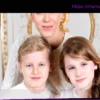 Принцесса Шарлин передает объятия на День матери