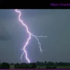 Schutz vor Blitzschlag: Draußen bei Gewitter: Wie kann ich mich schützen?
